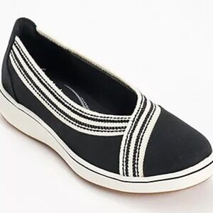 Clark’s Cloud Steppers Breeze Sky Air Canvas Slip On Shoes Black/White 9.5 Wide